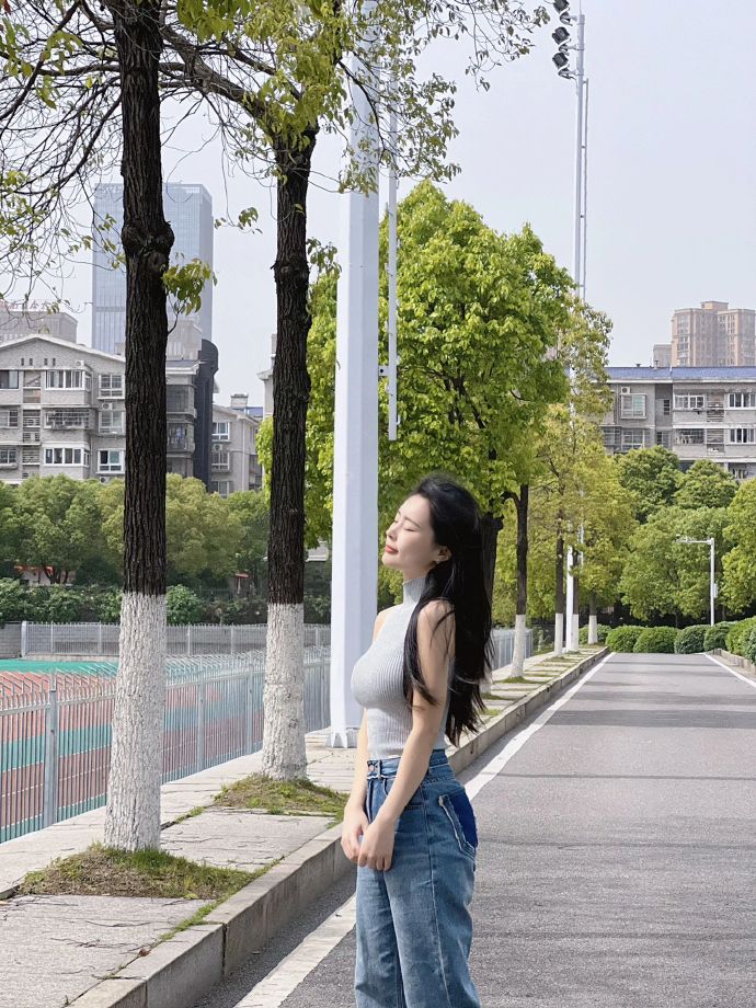 威尔·法瑞尔新作Netflix夺冠，专业影评人评分却褒贬不一